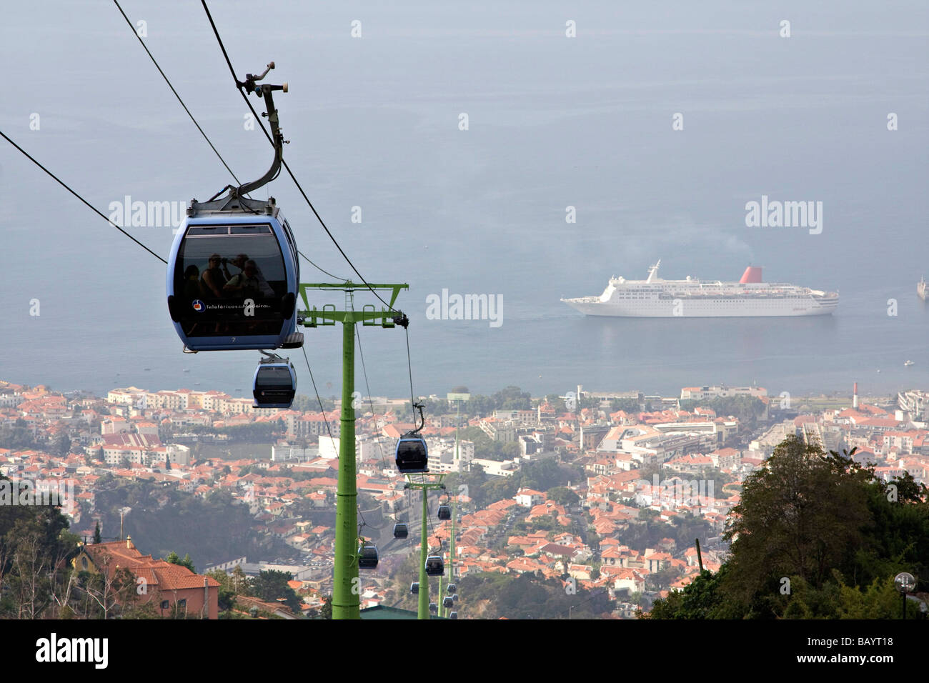 Ville de bord de mer de Funchal à Madère l