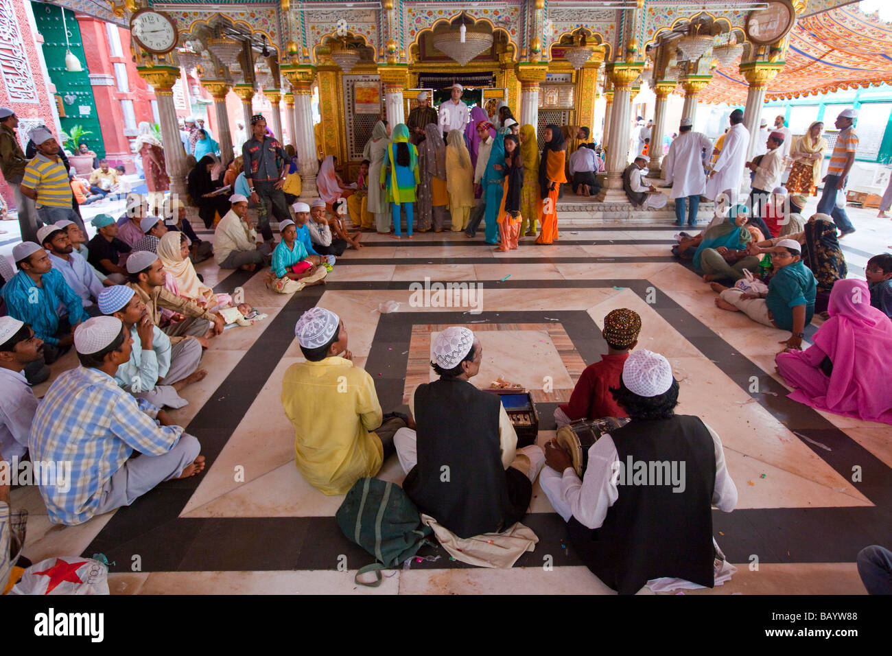 Musicicians à Nizamuddin culte à Delhi Inde Banque D'Images