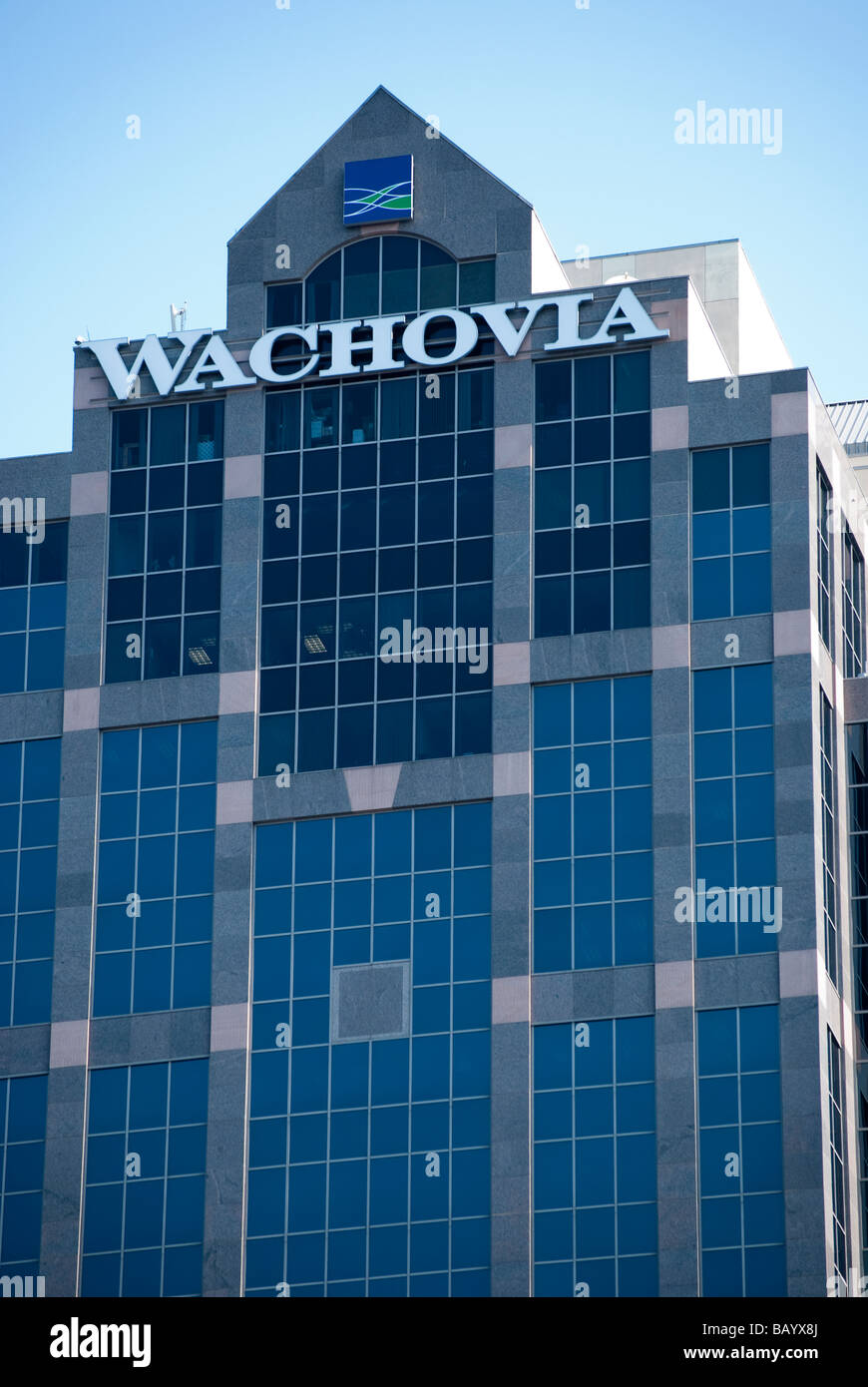 Wachovia Bank National Building au centre-ville de Raleigh, Caroline du Nord, avec ciel bleu Banque D'Images