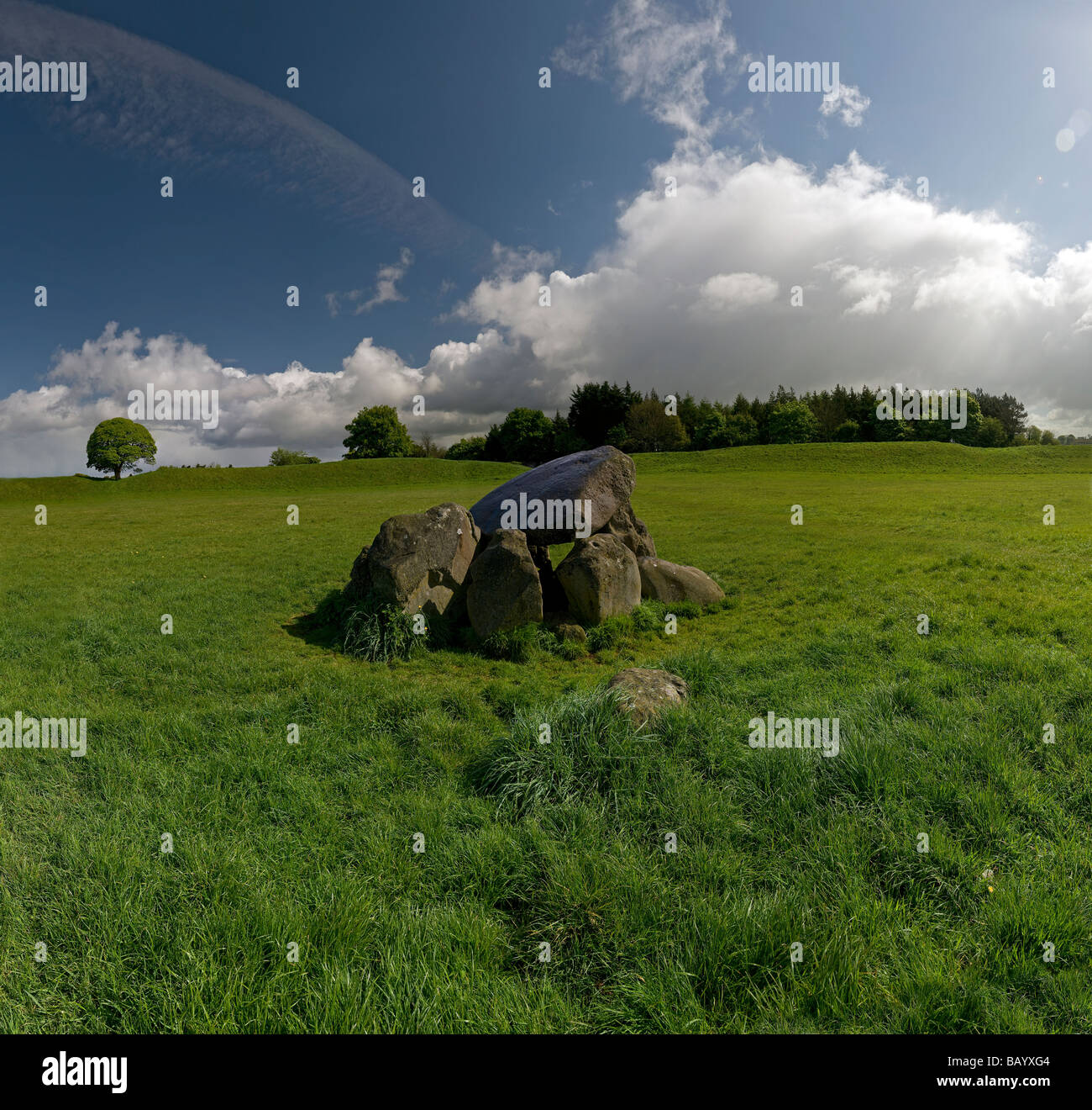 Le passage de graves à l'intérieur de l'anneau du géant près de Belfast, comté de Down, Irlande du Nord, Royaume-Uni Banque D'Images