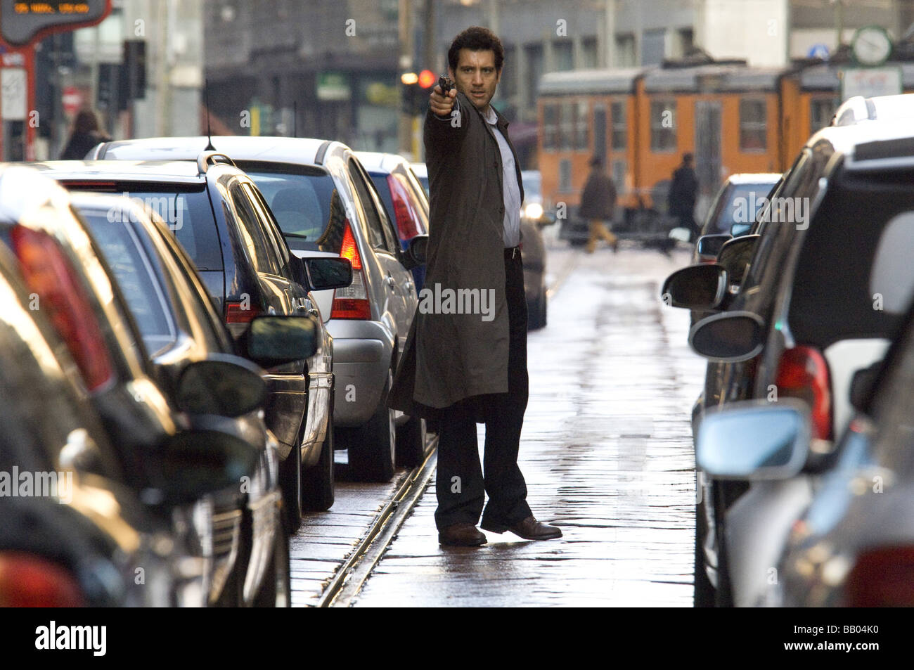 L'Année internationale : 2009 Réalisateur : Tom Tykwer Clive Owen Banque D'Images