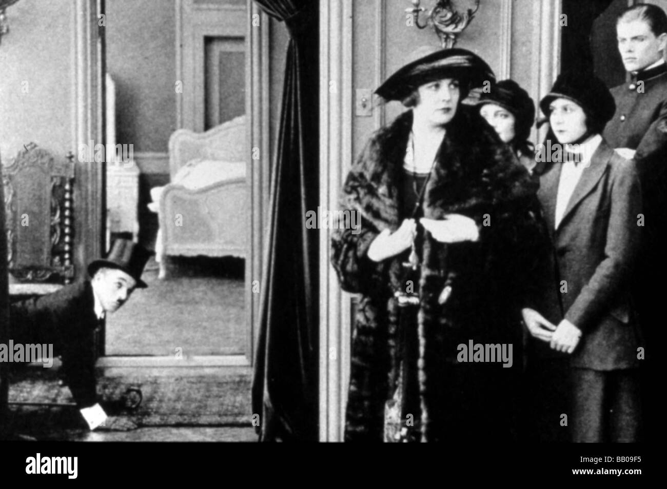 L'idle class / Vanity Fair Année : 1921 Réalisateur : Charlie Chaplin Charlie Chaplin, Edna Purviance Banque D'Images
