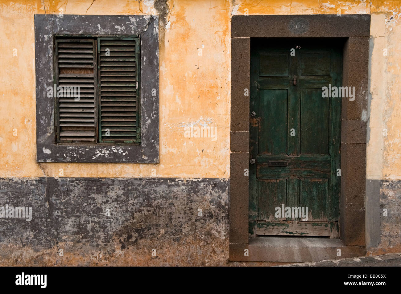 Un vieux bâtiment délabré, à Funchal Banque D'Images