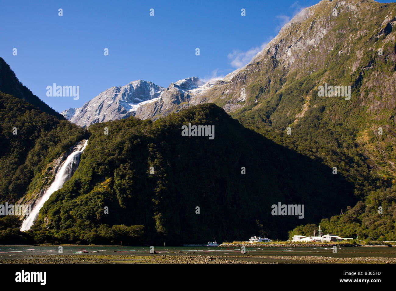 Montagnes Cascade et Milford Sound ile sud Nouvelle Zelande Banque D'Images