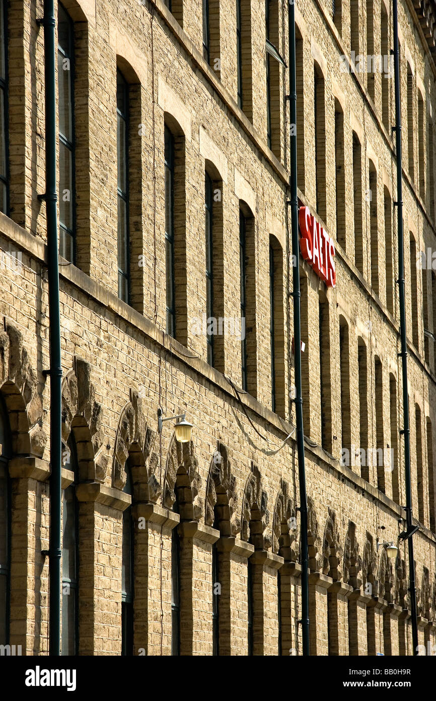 Moulin à sel à Windows, Saltaire, Bradford, West Yorkshire, Royaume-Uni Banque D'Images