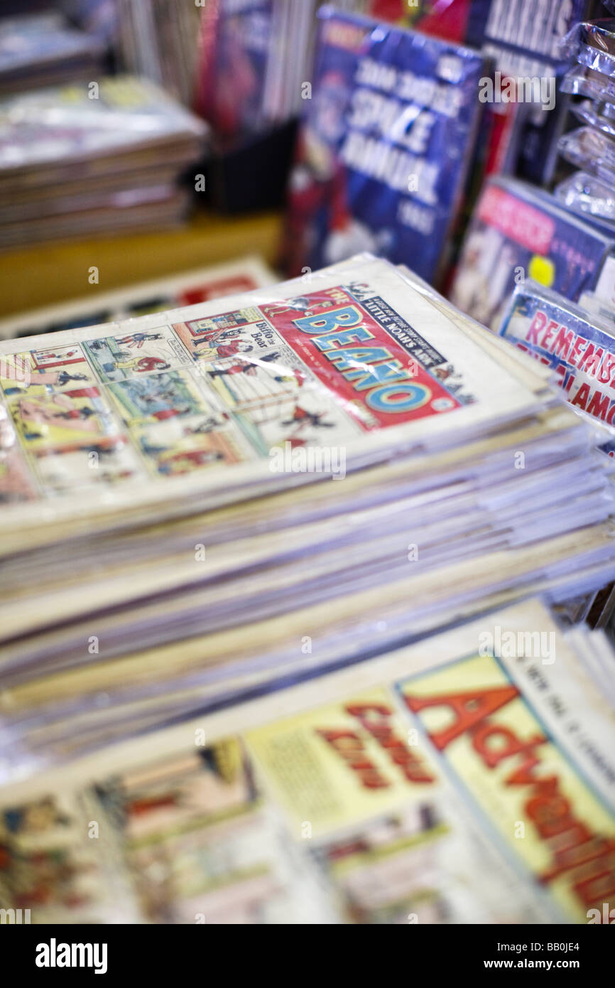 Bd ancienne à vendre dans des sacs en plastique à un salon des collectionneurs, Gloucester, Royaume-Uni Banque D'Images