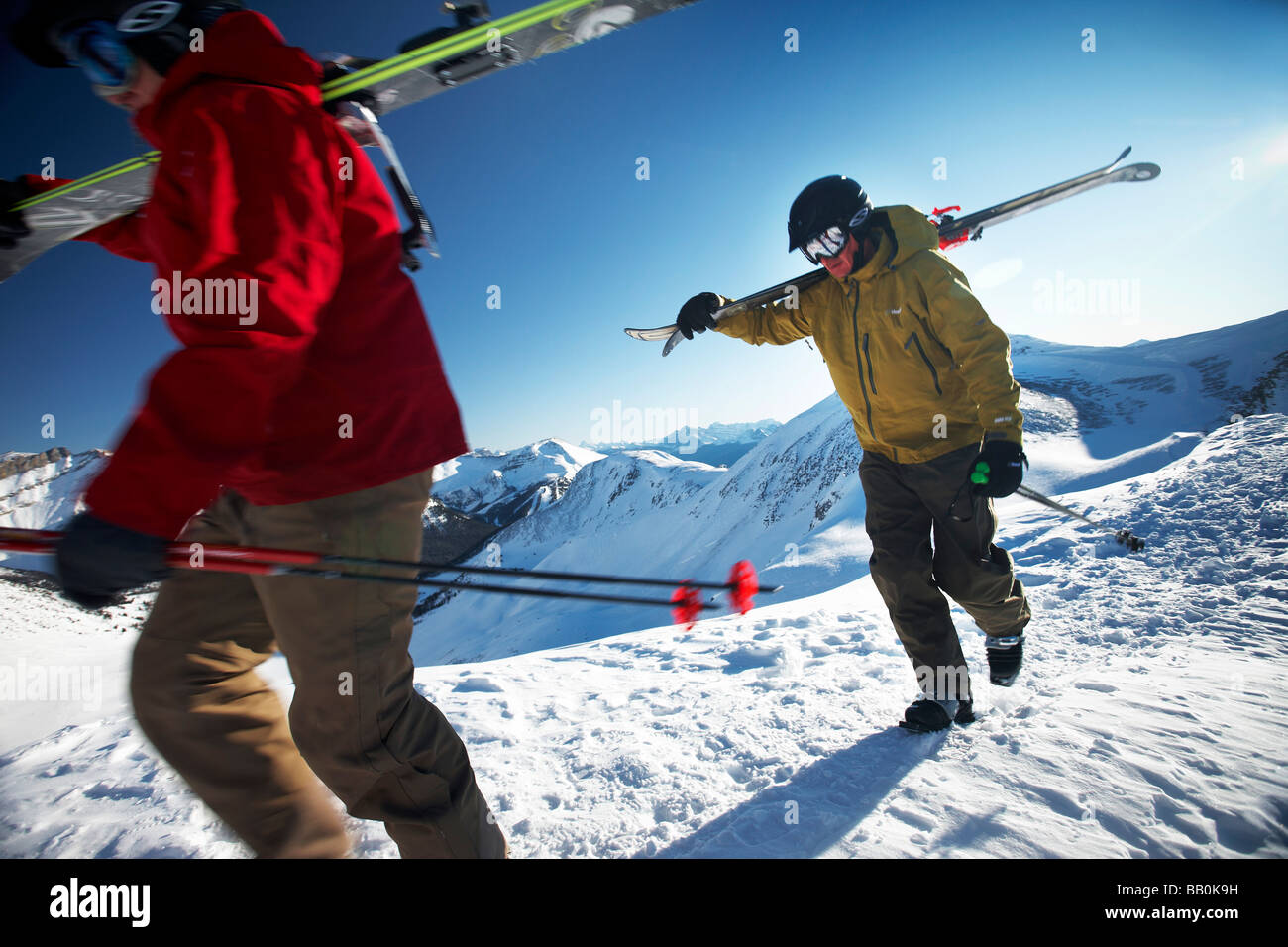 Marche pour les skieurs Backcountry Access à la station de ski Lake Louise. L'Alberta, Canada. Banque D'Images