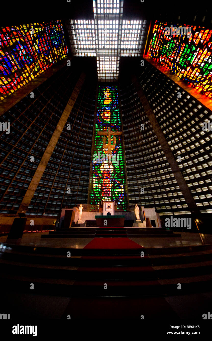 À l'intérieur de la Cathédrale Métropolitaine de Sao Sebastiao, à Rio de Janeiro, Brésil. Banque D'Images