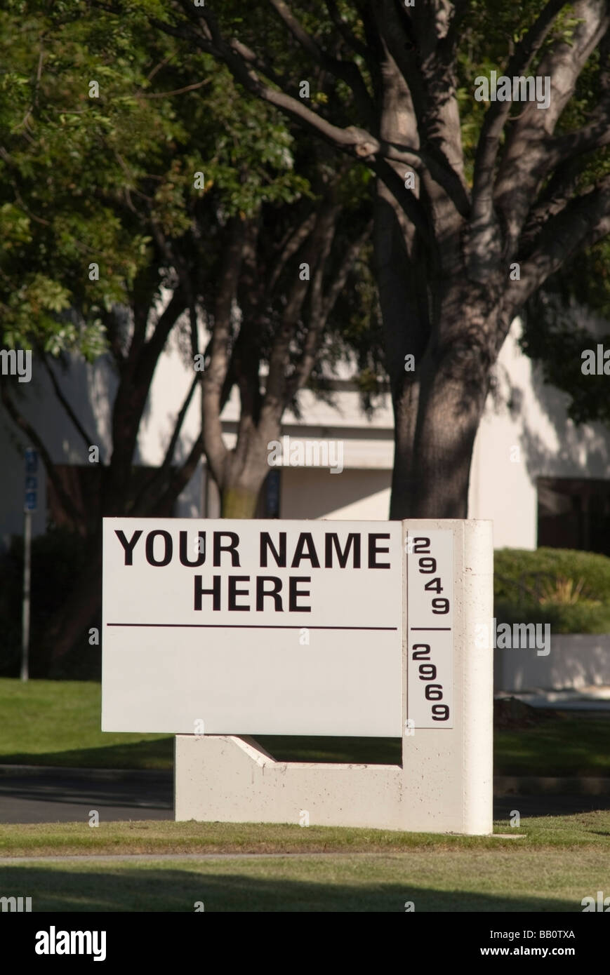 PHOTO ILLUSTRATION : signe extérieur d'un poste vacant de R&D de développement de la Recherche propriété dans la Silicon Valley, en Californie. Banque D'Images
