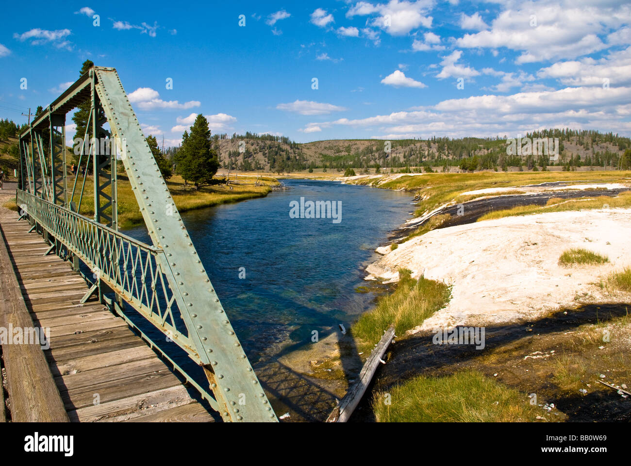 Un vieux pont sur un chevalet de fer Creek dans le Parc National de Yellowstone Banque D'Images