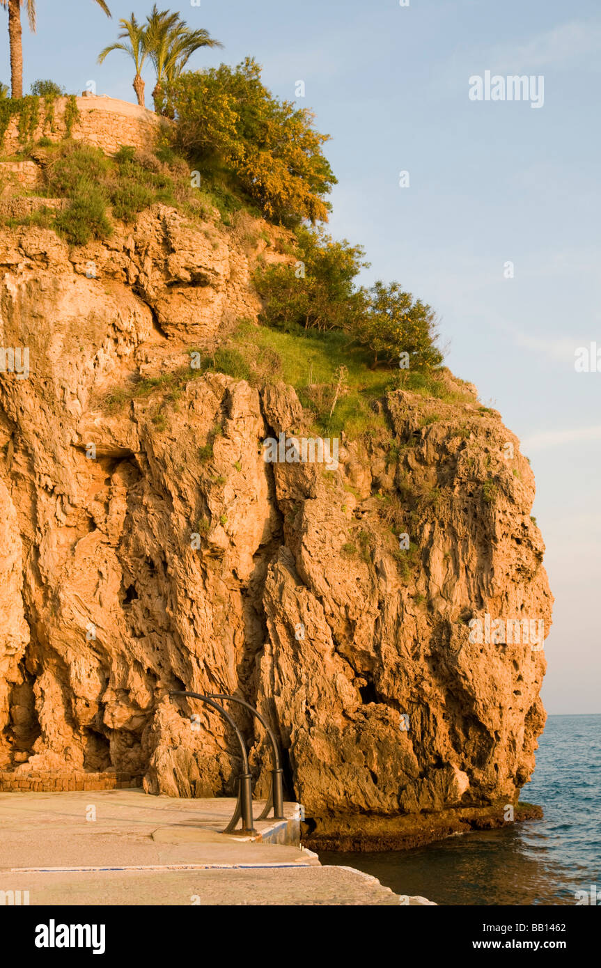 Turquie Antalya près de la falaise jusqu'à la baie d'Antalya Talya sous l'hôtel Avril 2009 Banque D'Images