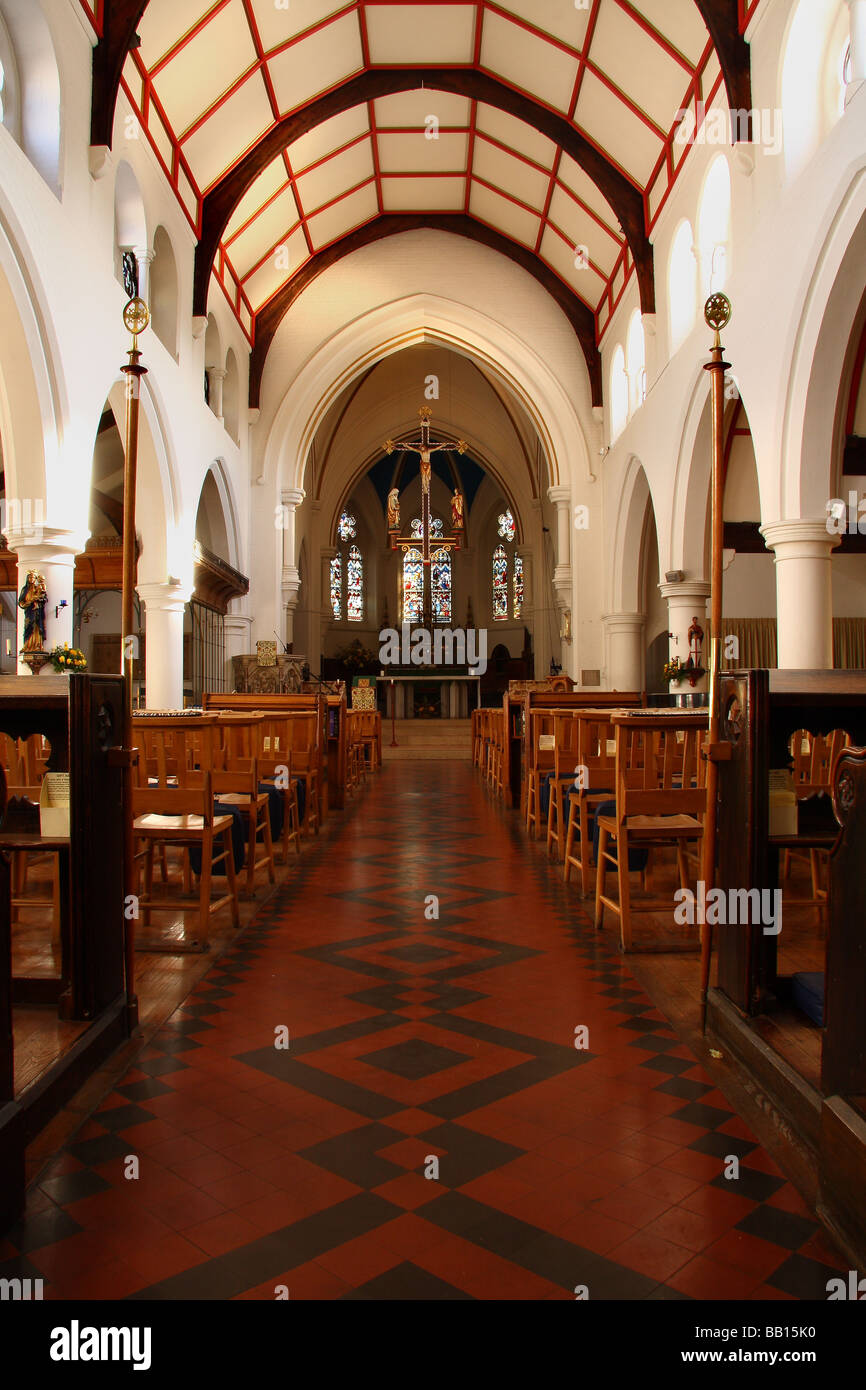 Une vue de l'intérieur de l'église St Nicolas à Guildford Surrey. Banque D'Images