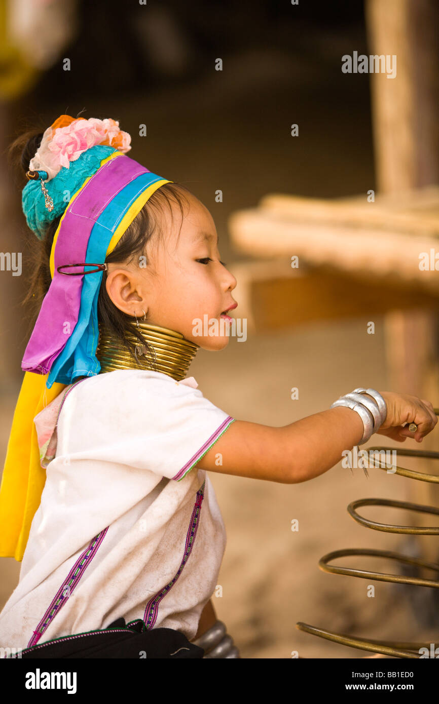 Villageois à long cou ; Chiang Mai, Thaïlande Banque D'Images