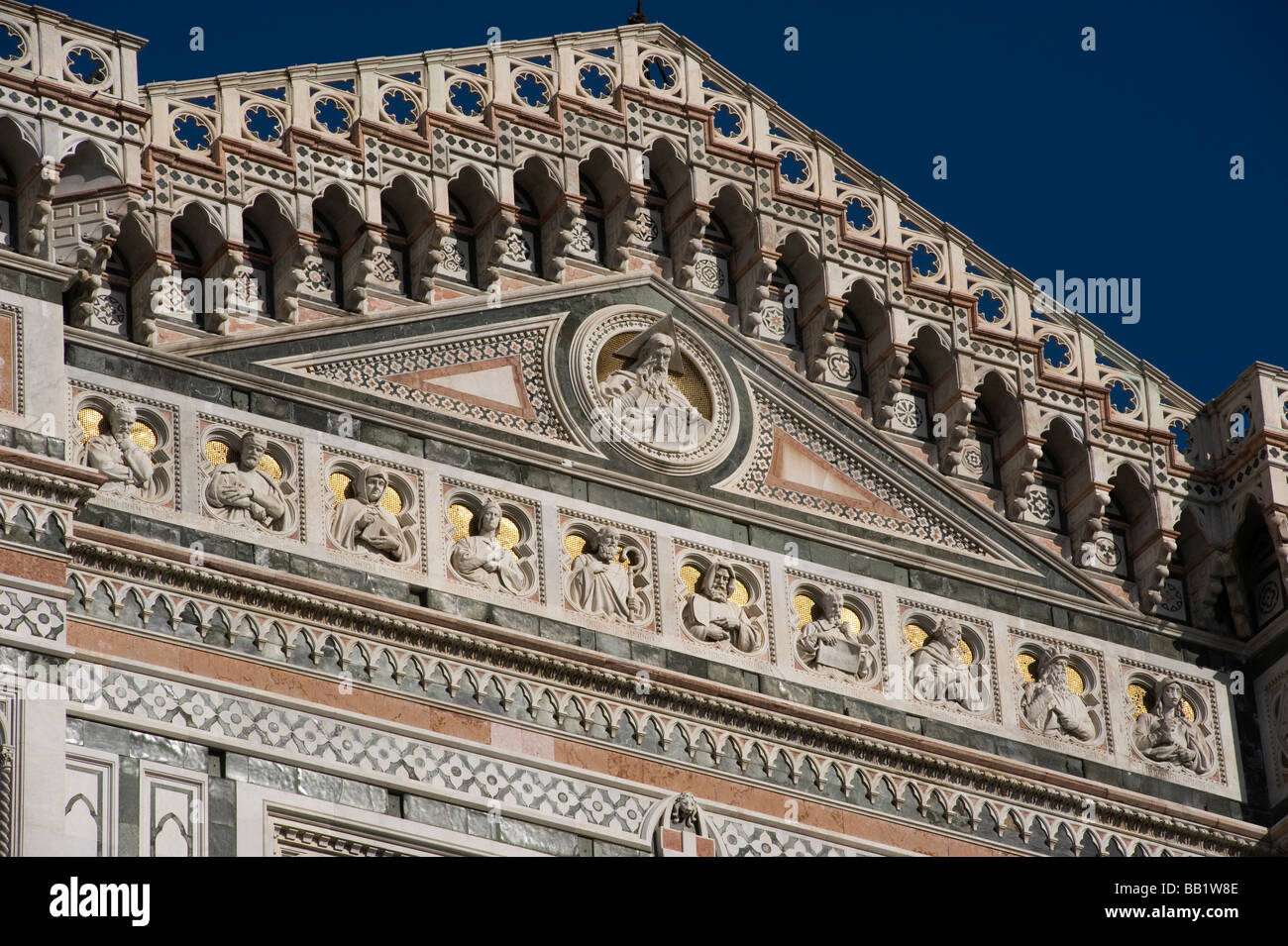 Florence Toscane Italie La ville de la Renaissance photo montre le détail sur la 19e siècle, façade de la cathédrale du Duomo Santa M Banque D'Images