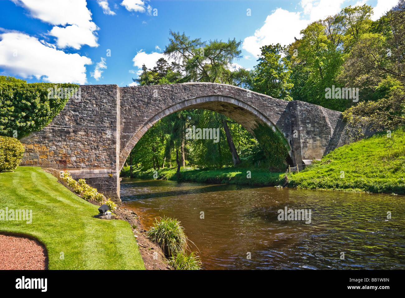 Cité médiévale Brig O'Doon au Burns National Heritage Park à Alloway Ecosse enjambant la rivière Doon Banque D'Images