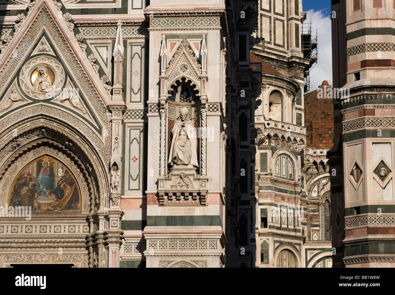 Florence Toscane Italie La ville de la Renaissance photo montre le détail sur la 19e siècle, façade de la cathédrale du Duomo Santa M Banque D'Images