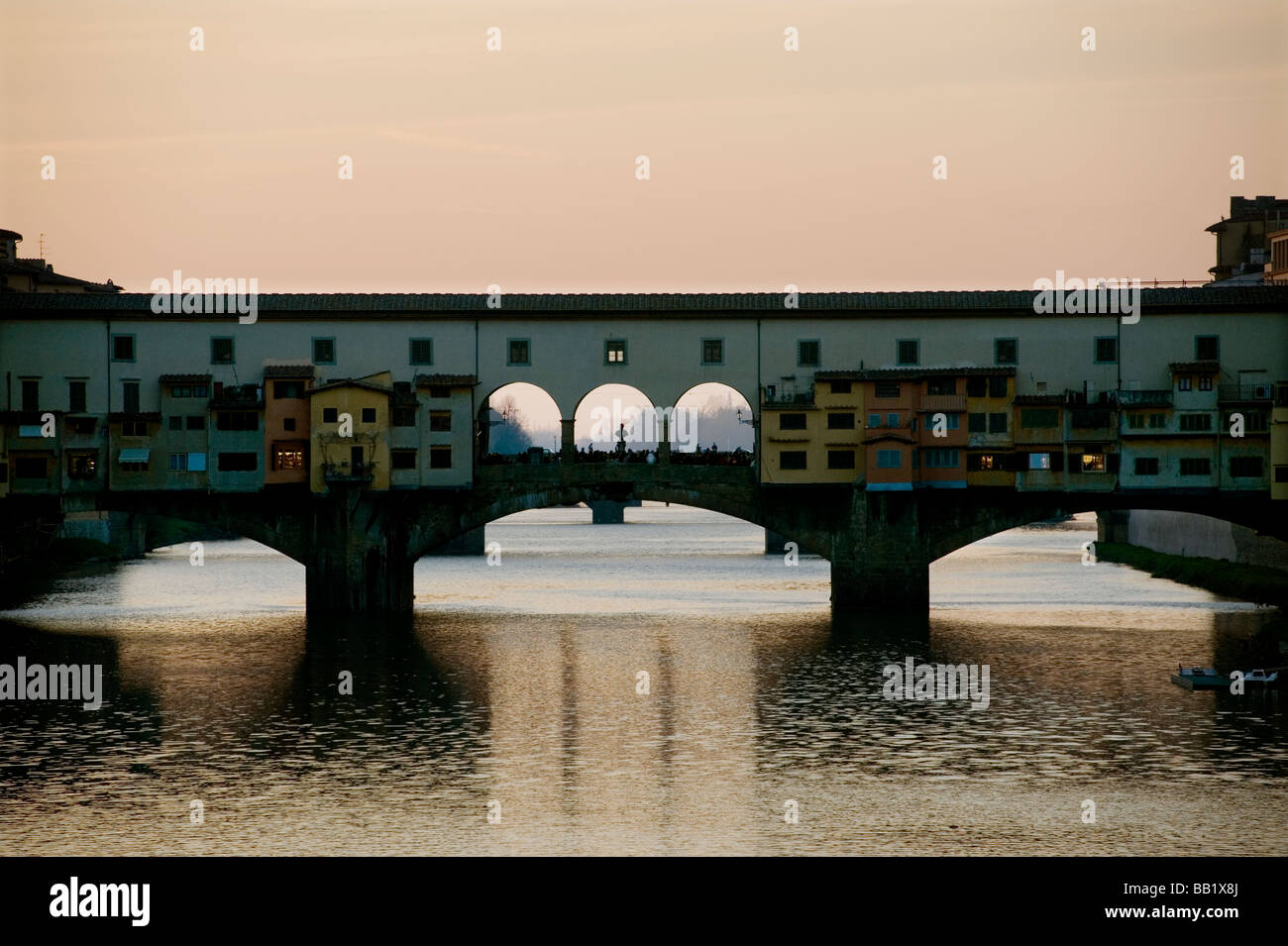 Ponte Vecchio crépuscule Arno Florence Firenze Italie,Toscane Toscana Renaissance Art Culture Banque D'Images