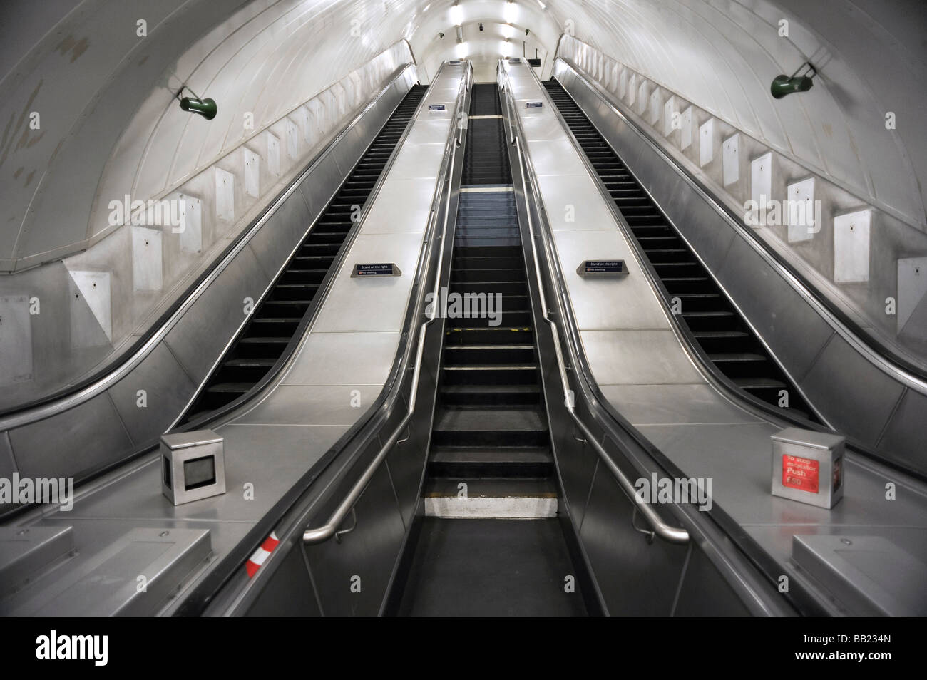 La station de métro de Londres au Charing Cross Banque D'Images