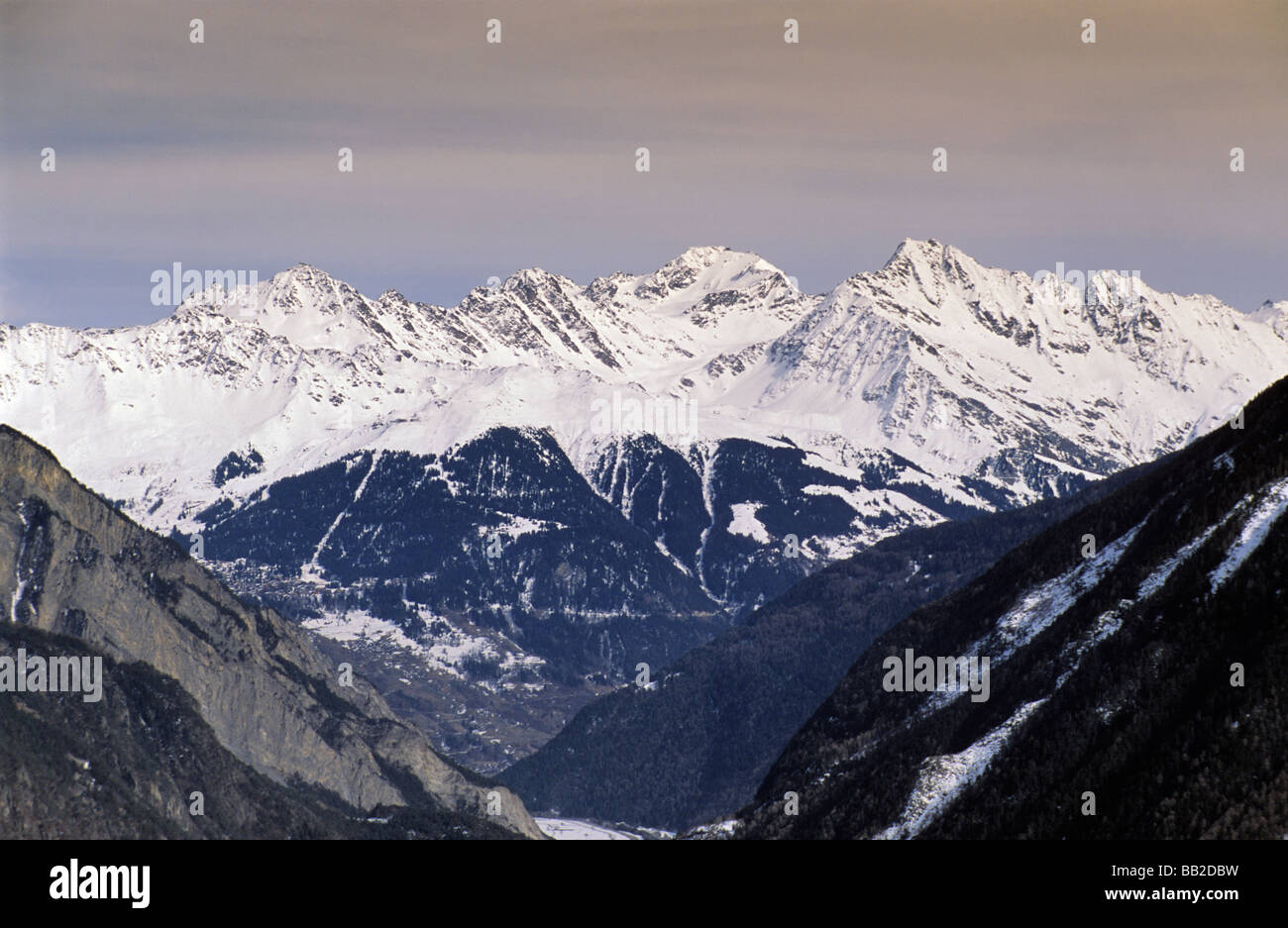 Panorama des Alpes Valaisian depuis le Col de la Forclaz en Suisse Banque D'Images