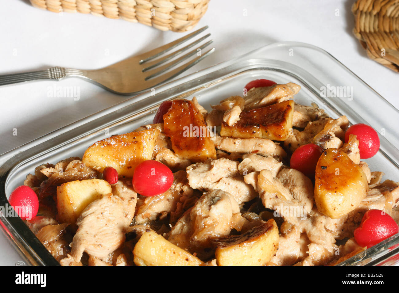 Khoresht-e Seib est un ragoût de viande avec pommes et fruits secs Banque D'Images