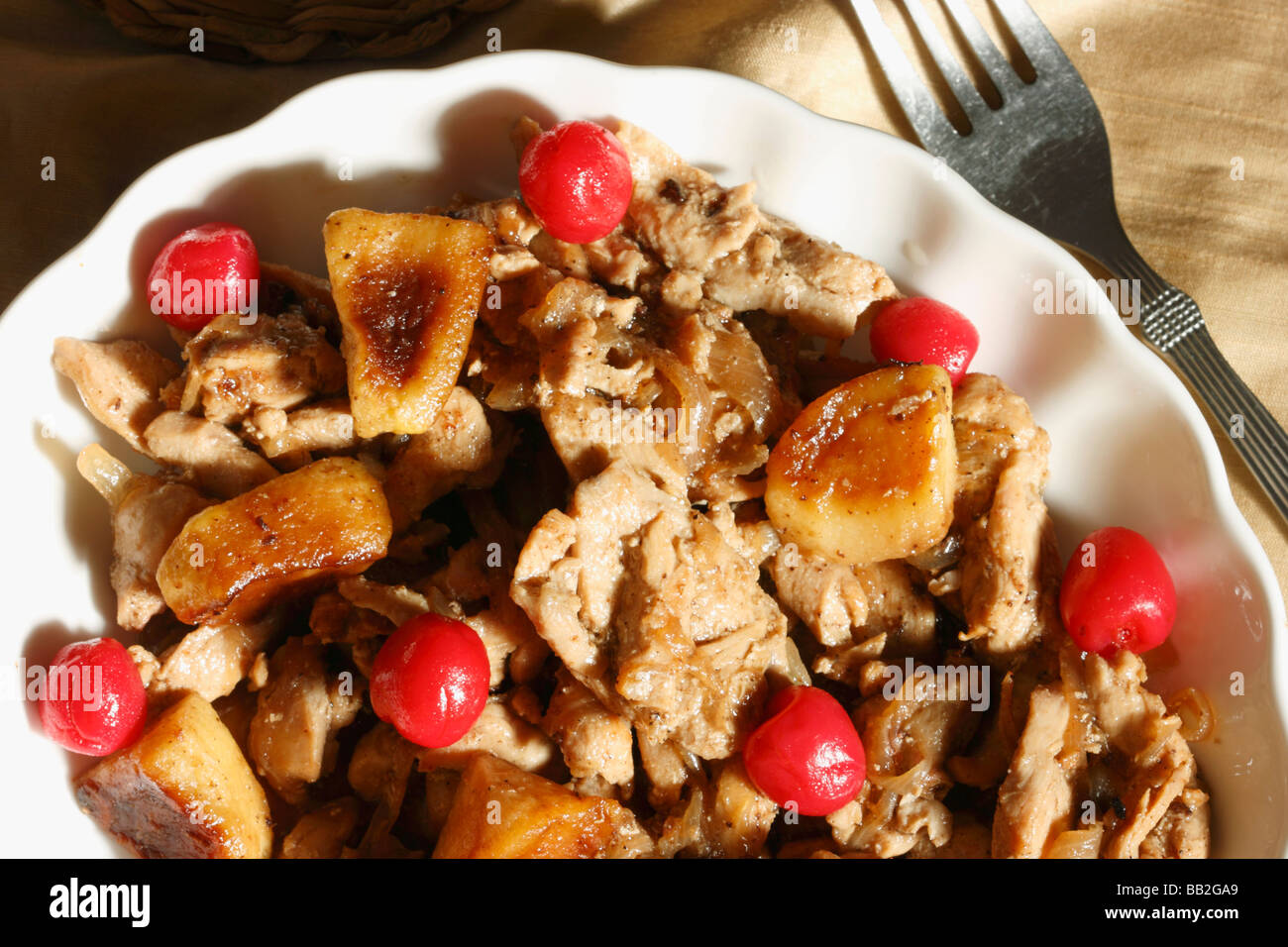 Khoresht-e Seib est un ragoût de viande avec pommes et fruits secs Banque D'Images