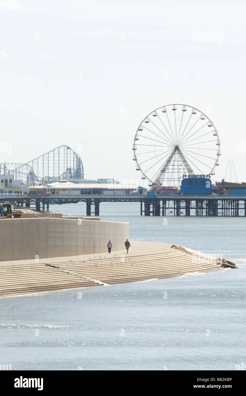 Les ouvrages de protection contre les inondations du front de mer de Blackpool Banque D'Images