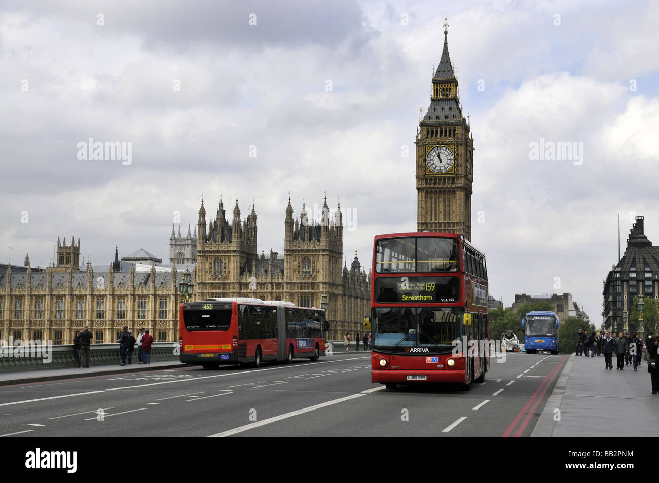 London Westminster Bridge Chambres du Parlement tourisme bus Banque D'Images