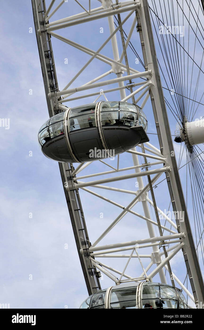 London Eye et pod Banque D'Images
