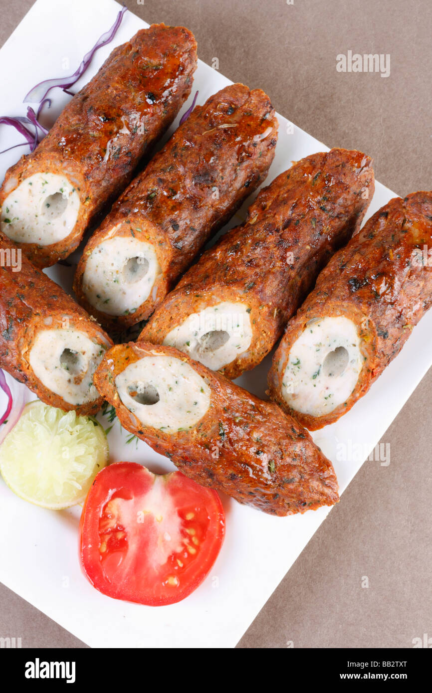 Kebab mixte - un snack de viande grillée Banque D'Images
