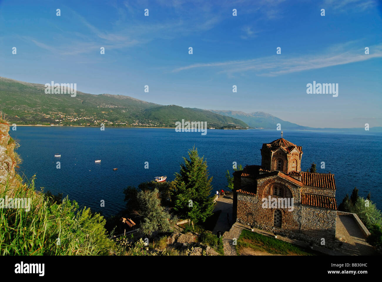 Macédoine Ohrid. Vieille église orthodoxe construite avec des briques orange sur une petite colline Banque D'Images