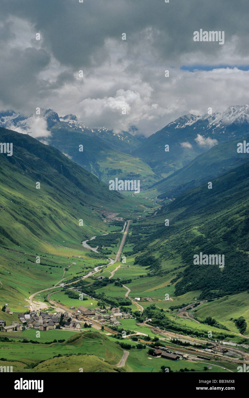 Ville de Realp dans la vallée d'Urseren Alpes bernoises en Suisse canton d'Uri Banque D'Images