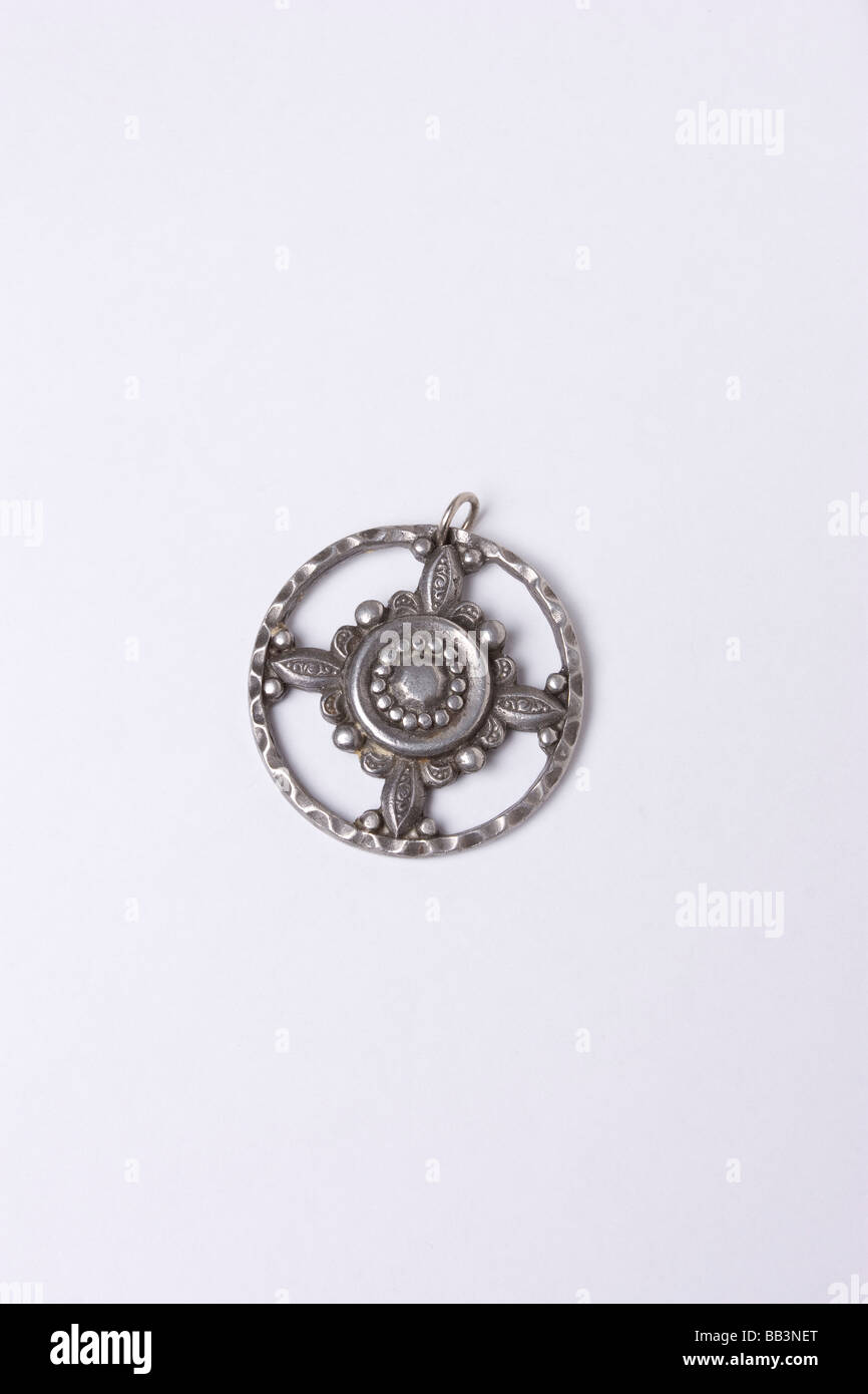 Vintage broche pendentif rond argent victorienne Banque D'Images