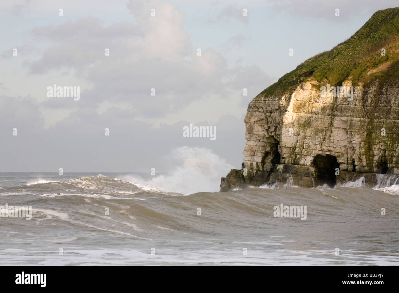 Vagues à Flamborough Head East Yorkshire Coast UK Oct 2008 Banque D'Images