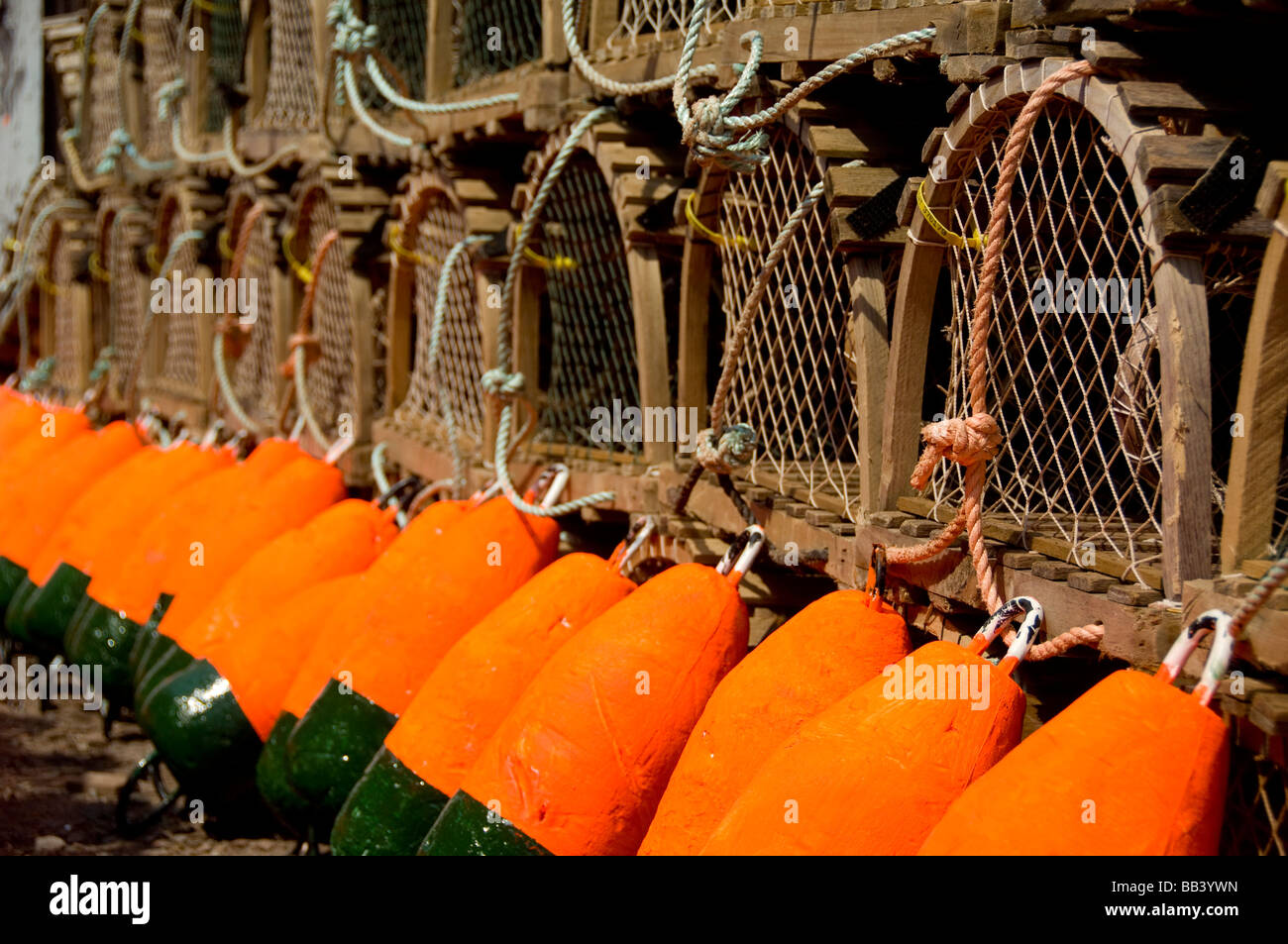 Le Canada, l'Île du Prince Édouard, de Rustico. Des casiers à homard et de chars allégoriques en couleurs vives. Banque D'Images