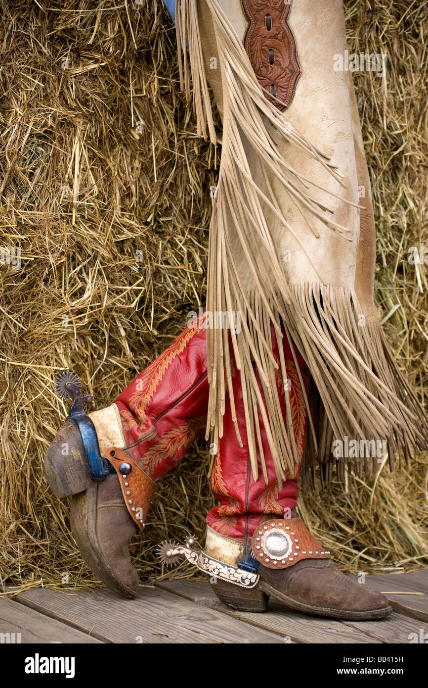 USA, Ohio, Seneca, Ranch Ponderosa. Bottes de cowgirl fantaisie et frangé chap. Banque D'Images