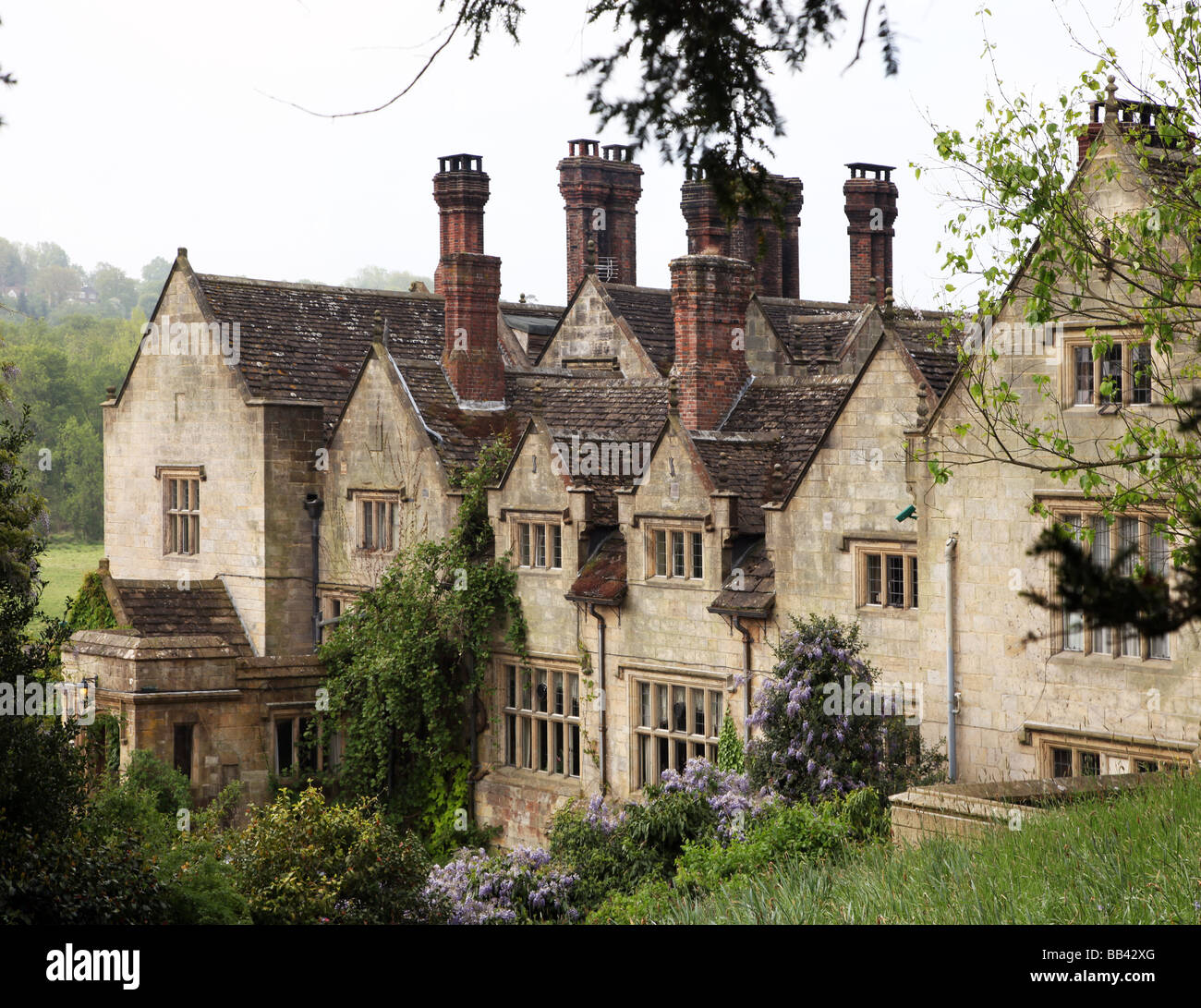 Façade victorienne de Gravetye Manor accueil manoir élisabéthain de William Robinson jusqu'en 1935 maintenant un country house hotel Banque D'Images