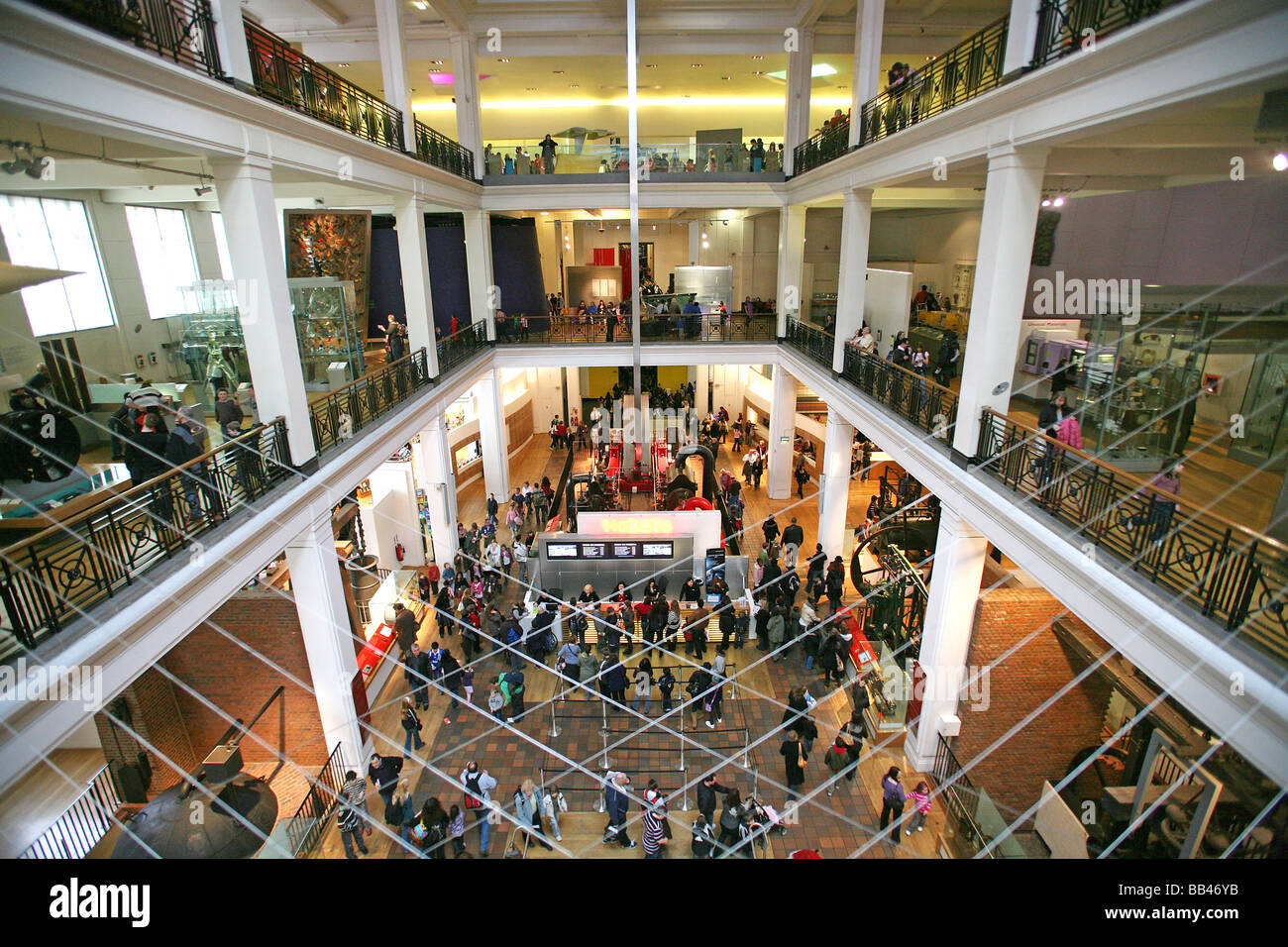 Vue de l'intérieur de la Science Museum London England UK Banque D'Images