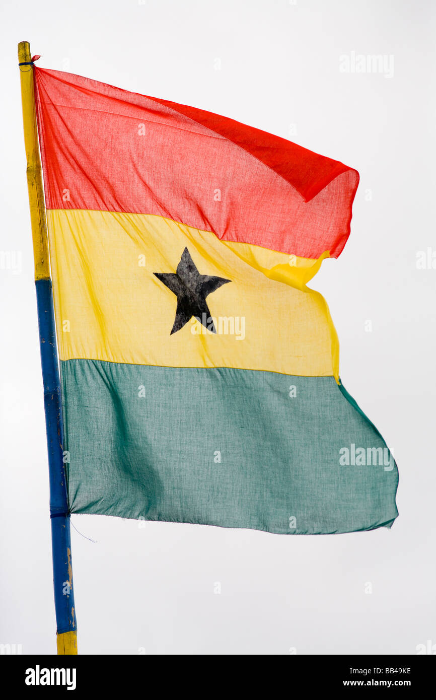 Ghanain drapeau sur un bateau de pêche Fanti à Monrovia, au Libéria. Banque D'Images