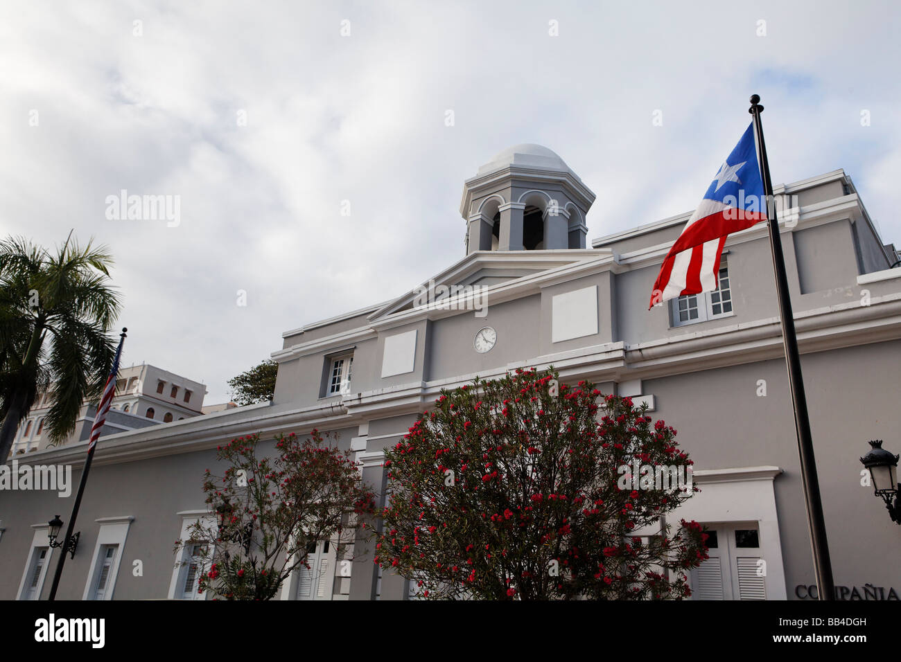 Portrait d'un bâtiment gris et blanc La Princesa Old San Juan Puerto Rico Banque D'Images