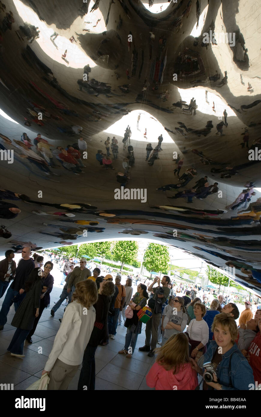 Cloud Gate sculpture dans le centre-ville de Chicago, Illlinois. Banque D'Images