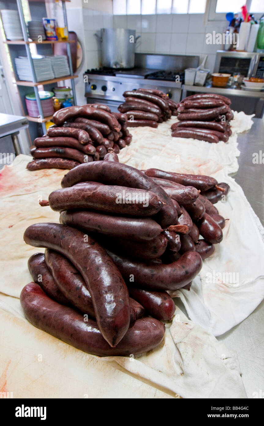 Boudin noir fait maison, des saucisses de porc en France. Banque D'Images