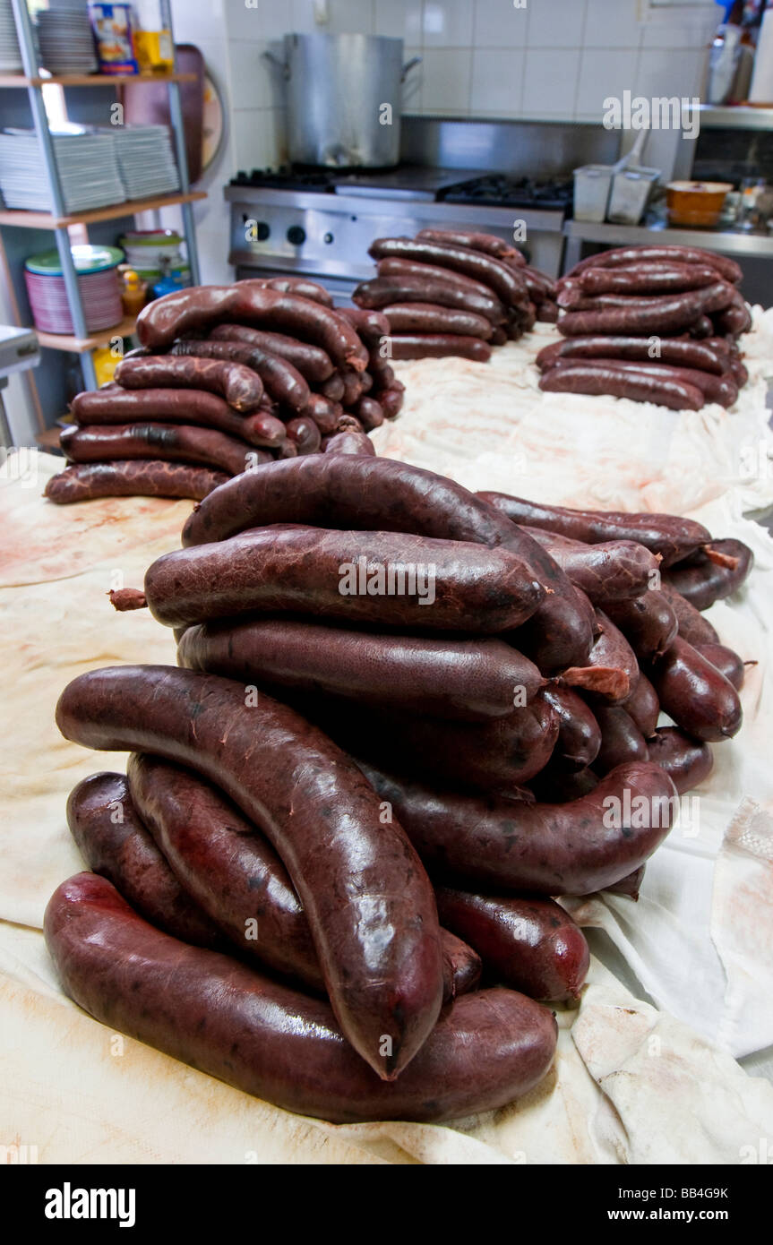 Boudin noir fait maison, des saucisses de porc en France. Banque D'Images