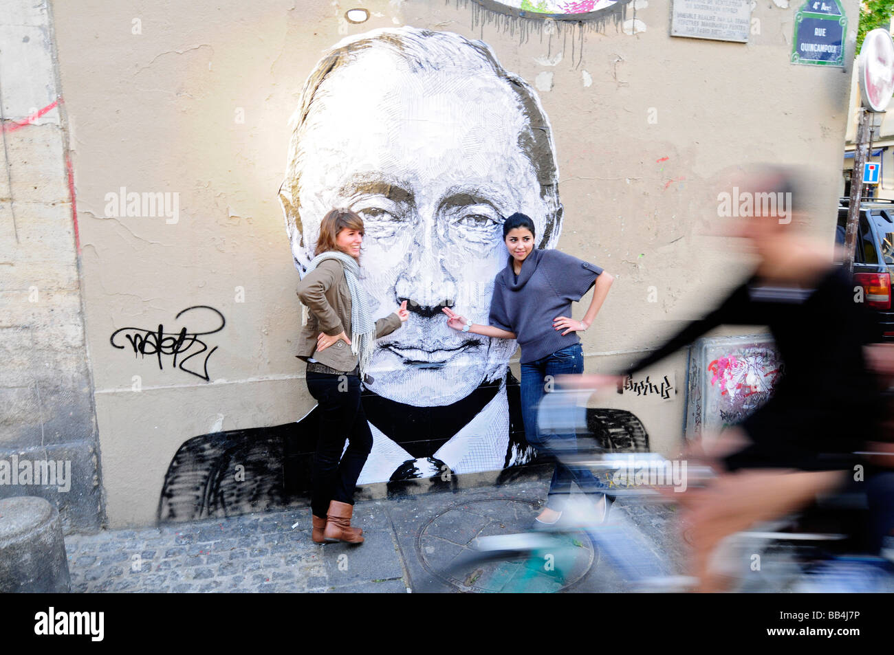 Un graffiti représentant leader russe Vladimir Poutine, sur les murs de Paris, France. Banque D'Images