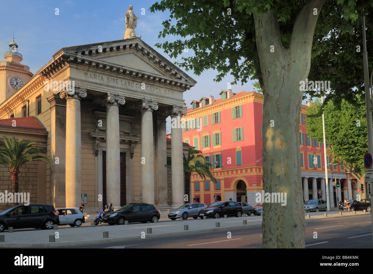 L'église Notre-Dame du Port à proximité du port de Nice Côte d'Azur, France Banque D'Images