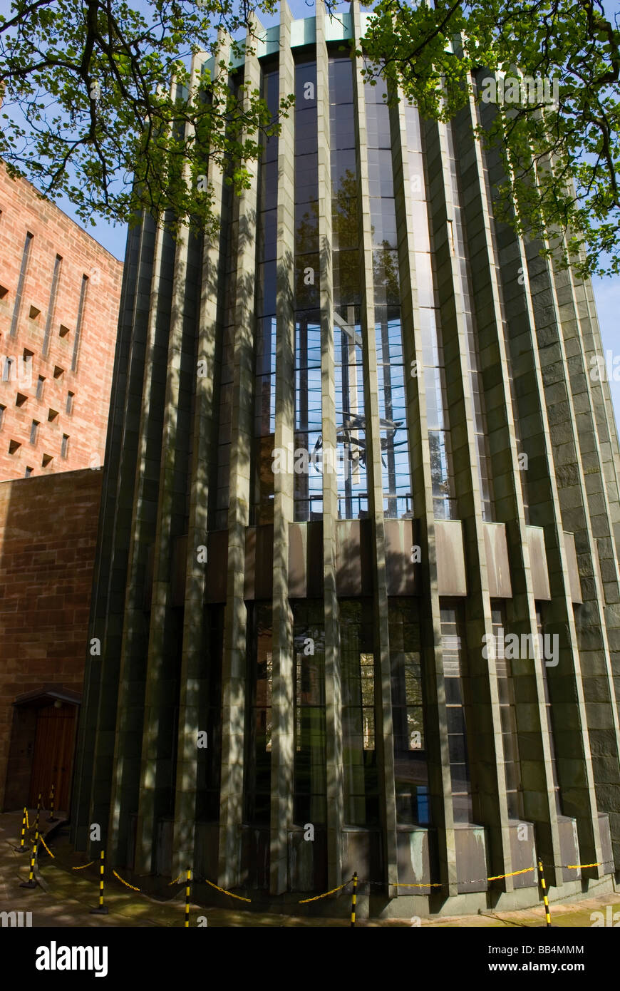 Vue extérieure de la chapelle du Christ serviteur nouvelle cathédrale de Coventry Banque D'Images