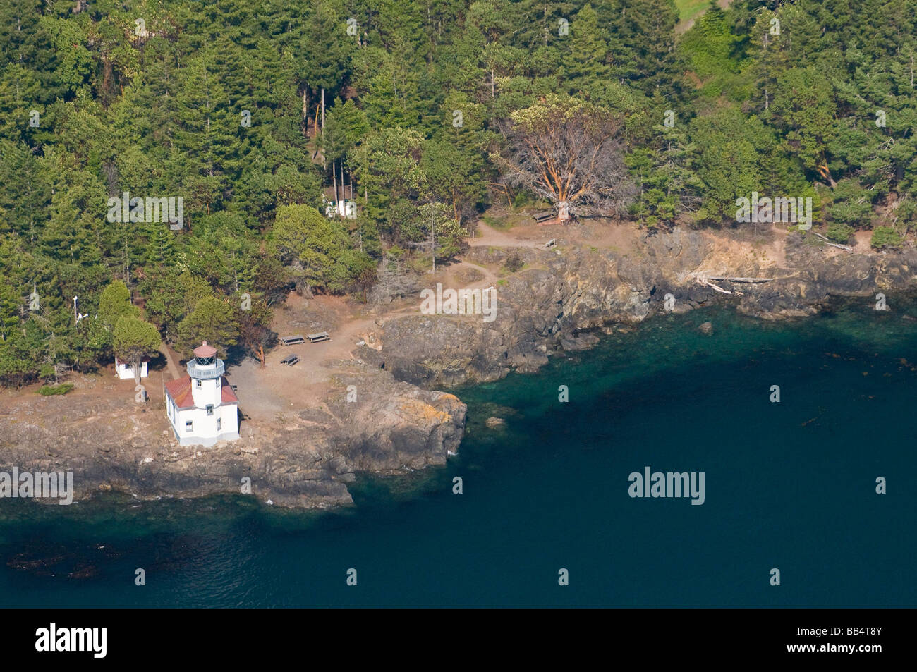 États-unis, WA, l'île San Juan. Du four à chaux aérienne et Point sur le phare du détroit de Haro. Banque D'Images