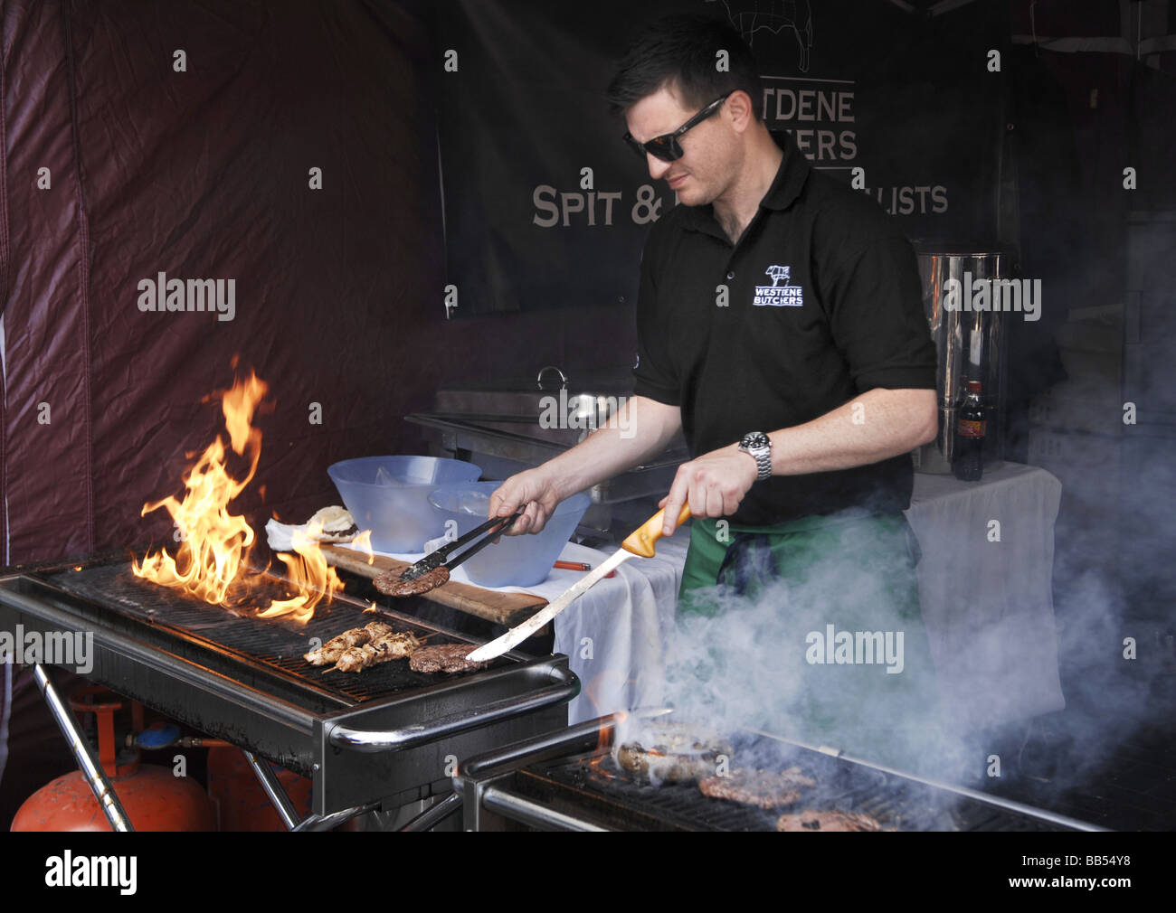 Barbecue à la fumée des bouchers Westdene stand au Festival des gourmands qui fait partie de Brighton Festival Banque D'Images