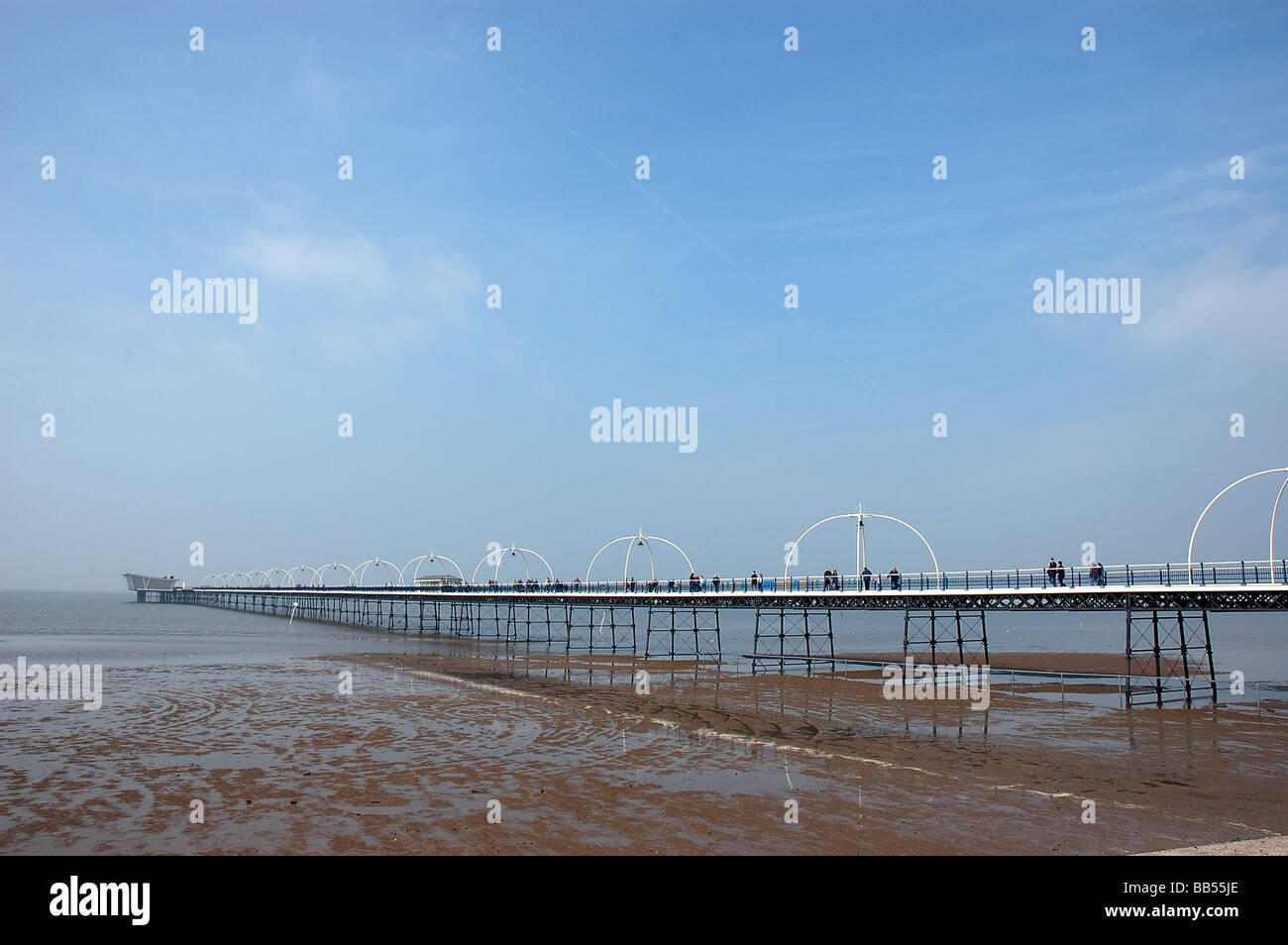 Southport Pier sur une journée ensoleillée, la deuxième plus longue au Royaume-Uni Banque D'Images