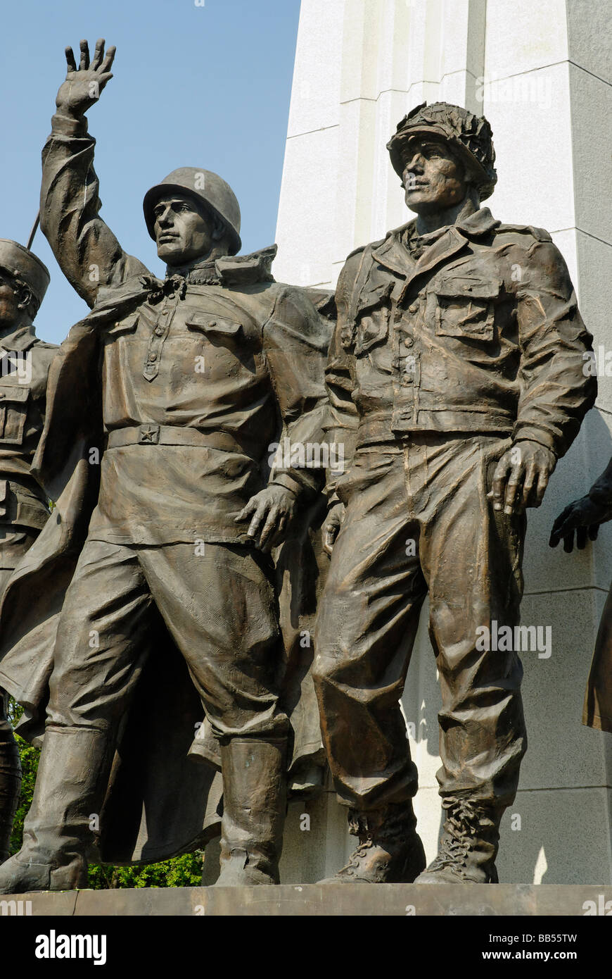 Sculptures de Monument des soldats russes et américaines aux pays participants d'Antihitlerite Poklonnaya Hill Moscou coalition Banque D'Images