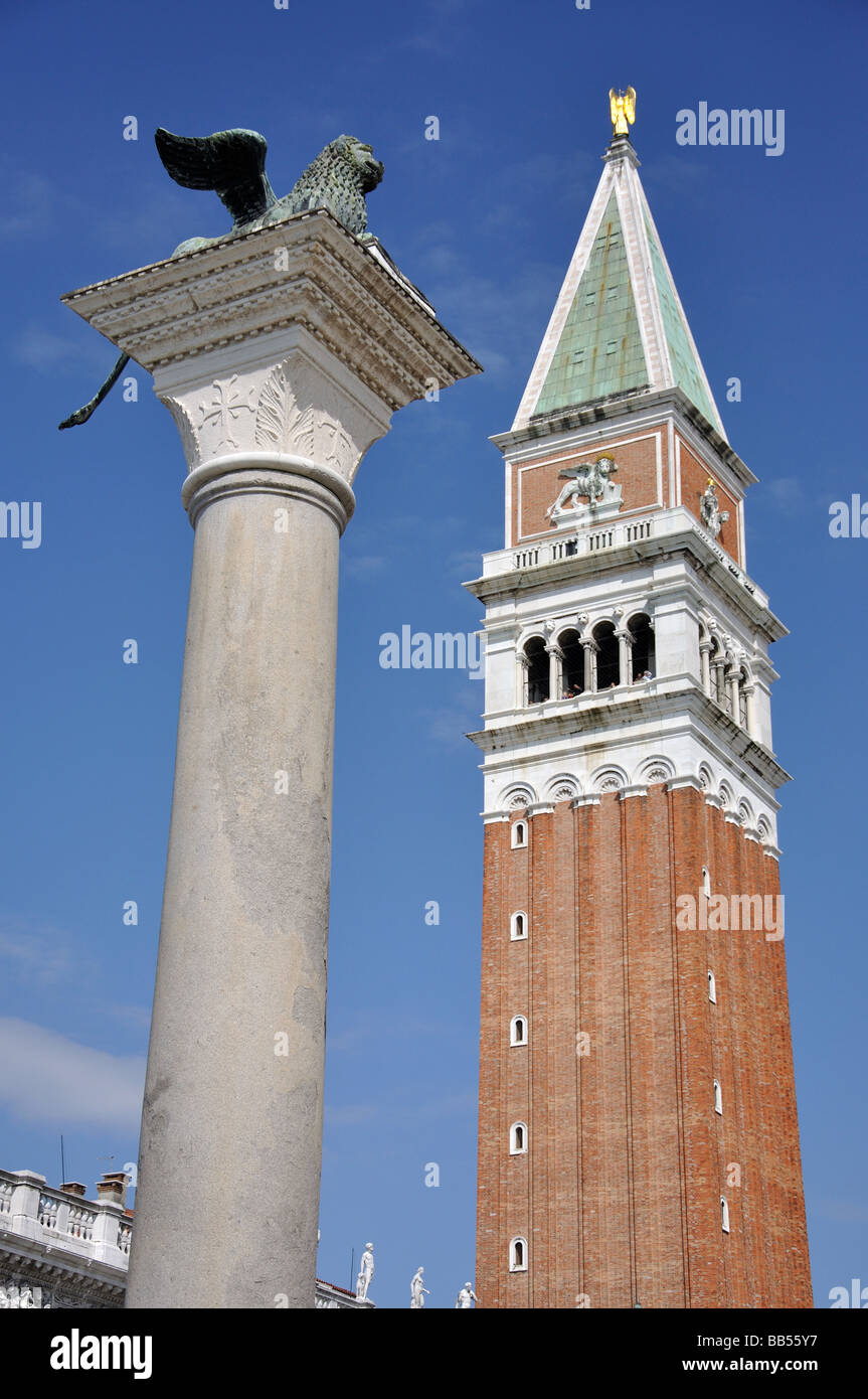 La Campanile, la Place Saint-Marc, Venise, Venise, Vénétie, province de l'Italie Banque D'Images